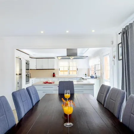 וילה Luxury Villa Luna With Private Heated Pool *