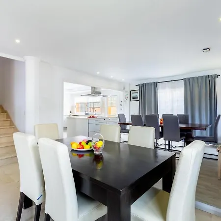 Luxury Villa Luna With Private Heated Pool וילה קיאו סלבאחה