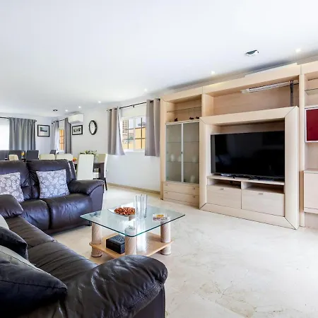 וילה Luxury Villa Luna With Private Heated Pool *