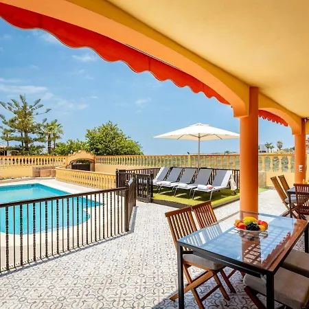 Luxury Villa Luna With Private Heated Pool וילה קיאו סלבאחה