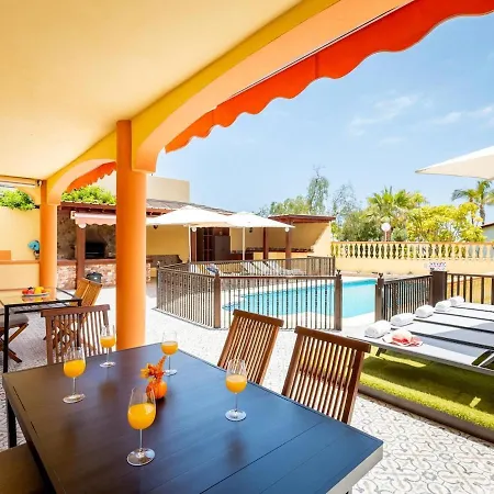 Luxury Villa Luna With Private Heated Pool וילה